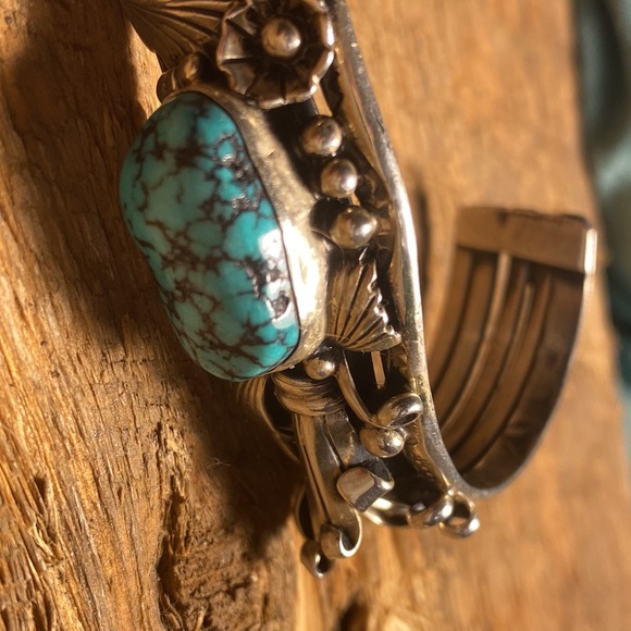 NAVAJO CUFF BRACELET by Tom Willeto, signed, sterling silver and turquoise - Picture 17 of 17